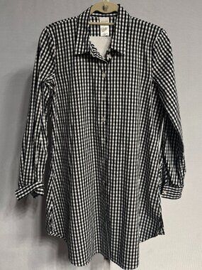 (1) Madeleine Black and White Gingham Button Down